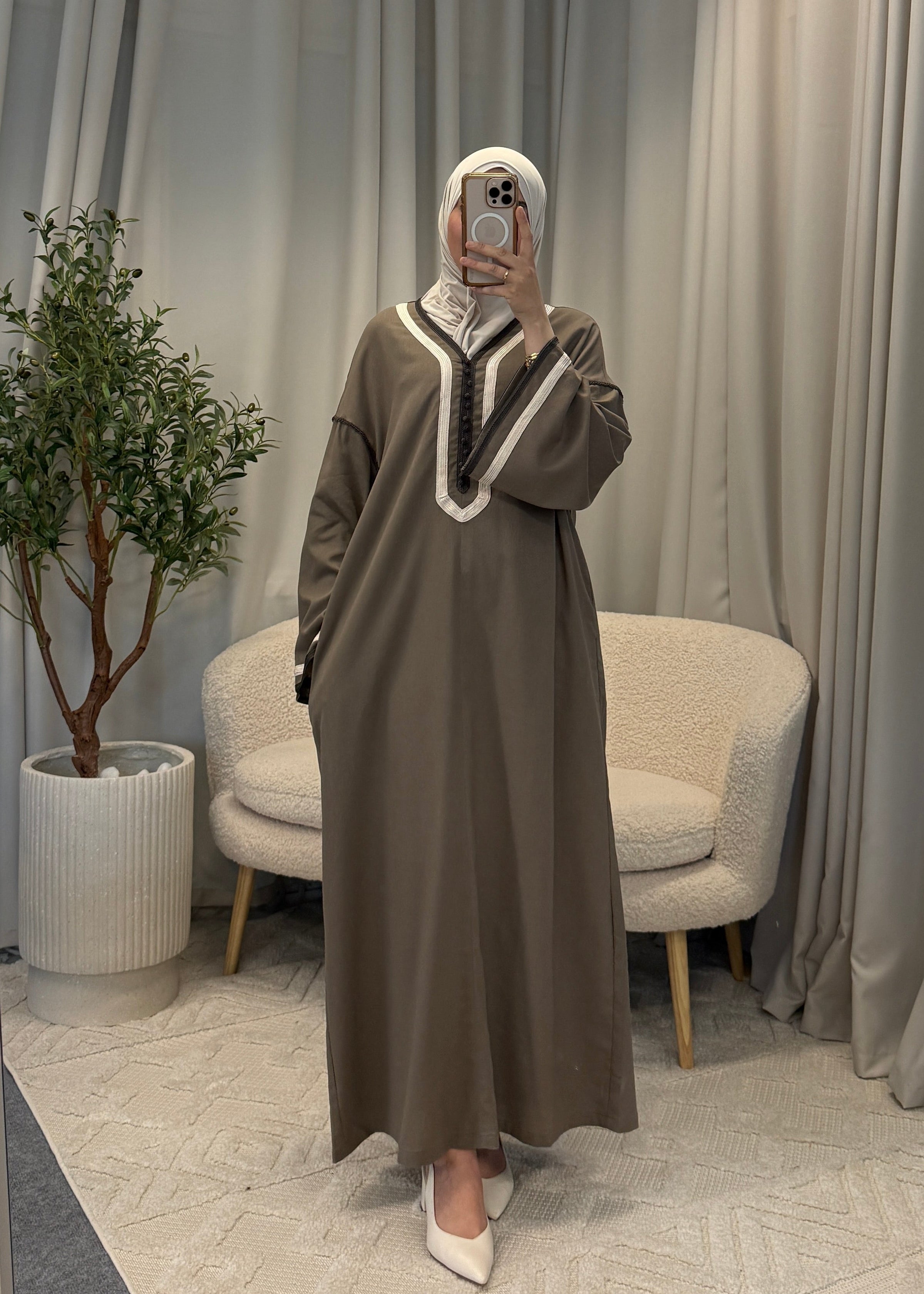 MANAR ABAYA BROWN POCKET