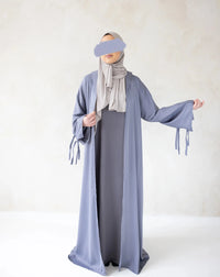 Tweedelige abaya met strikjes 