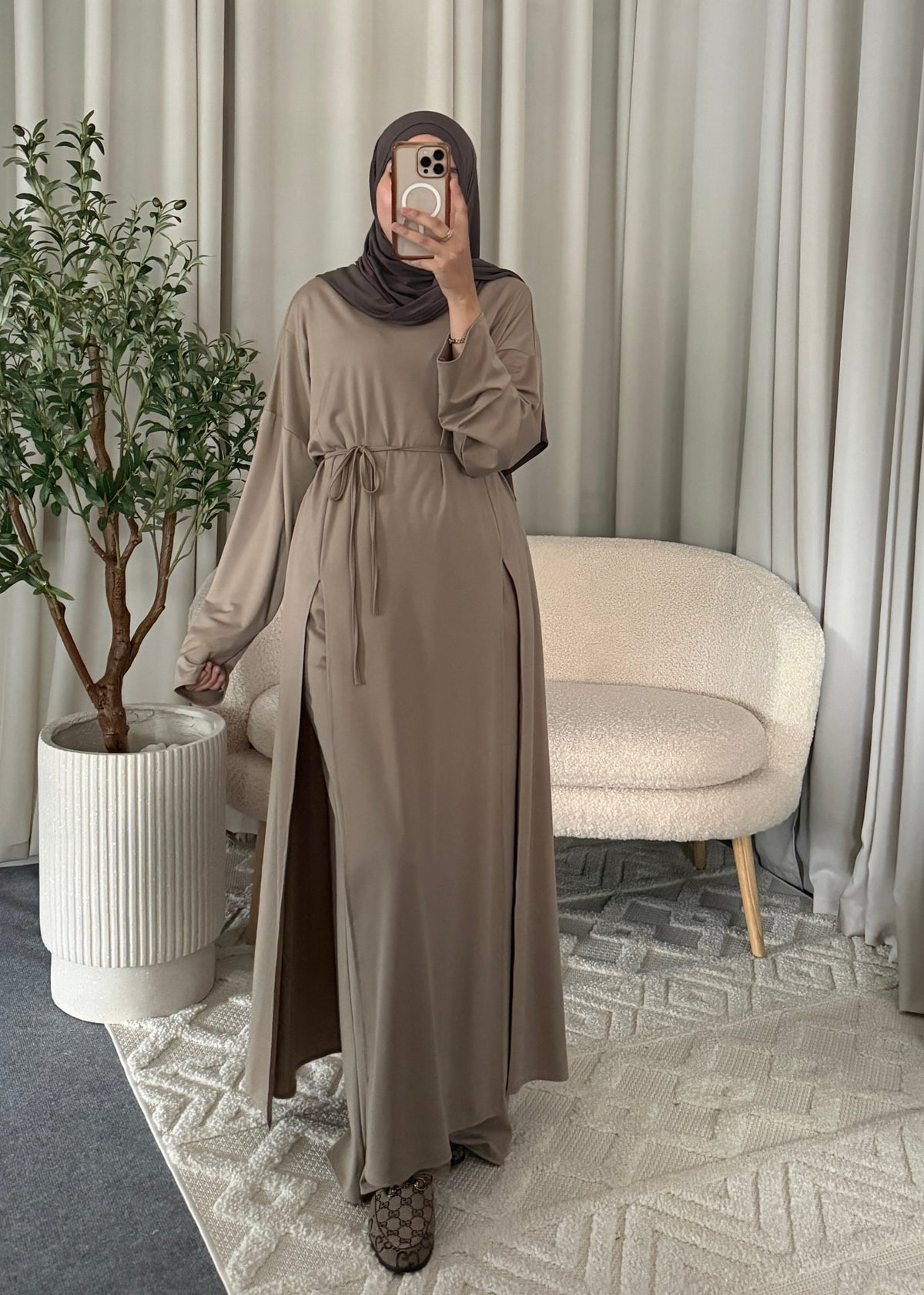 Full-length view of the Dalia Maxi Set Taupe with longline top and matching trousers