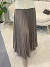 ELLA PLISSÉ SKIRT TAUPE INGEZOOMD