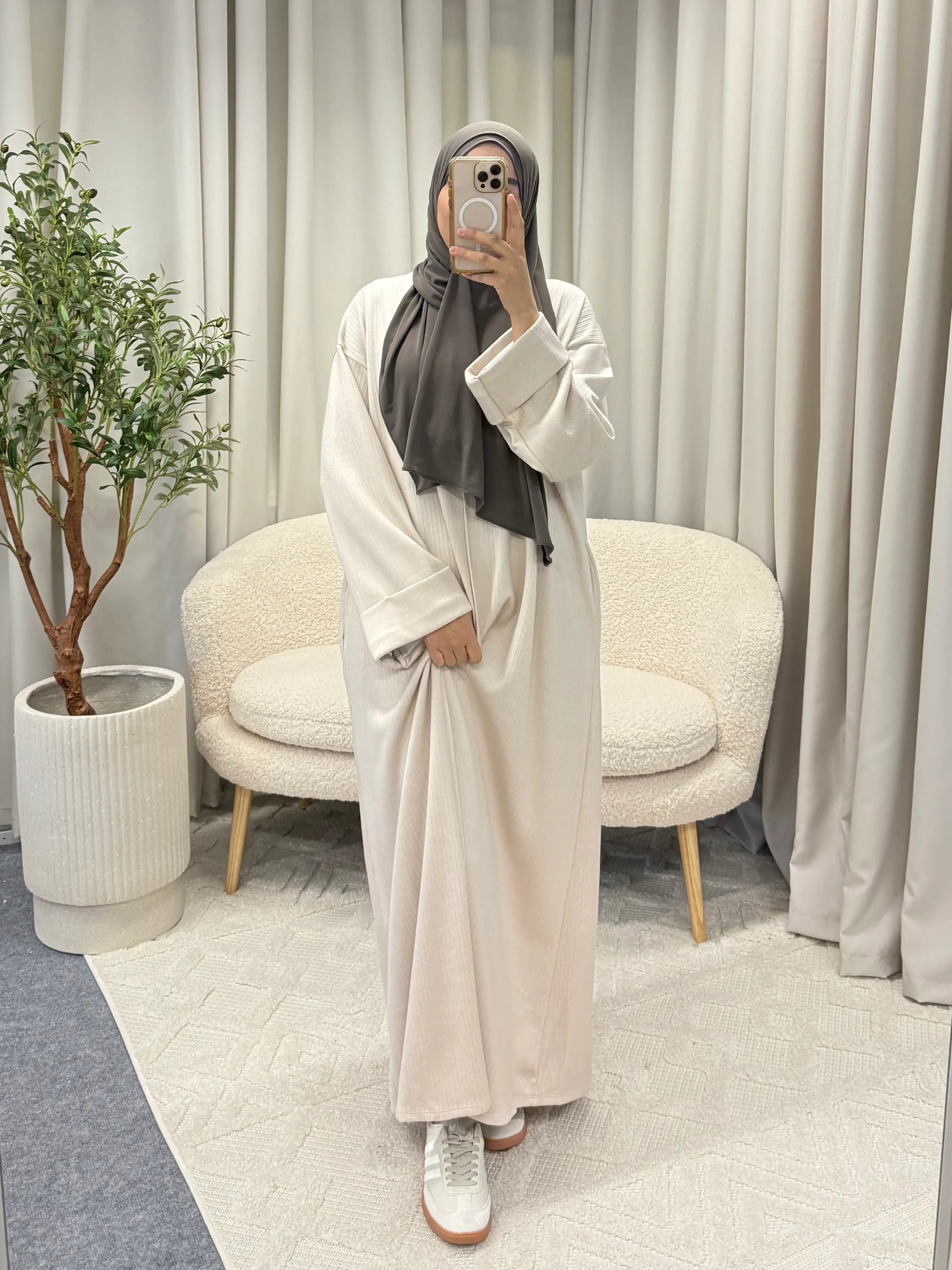ZOHRA ABAYA CREAM