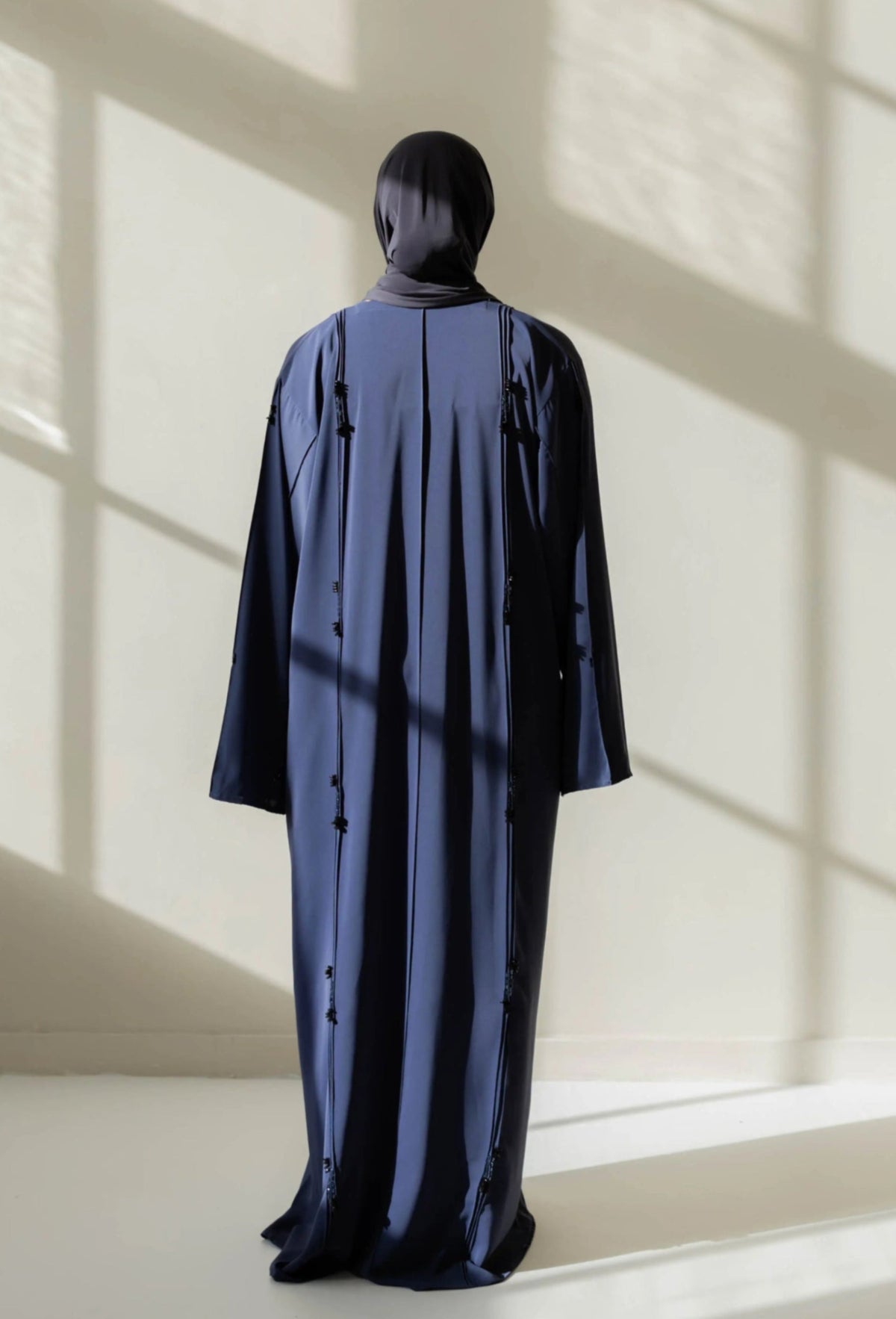 Sidrah abaya prussian blue achterkant