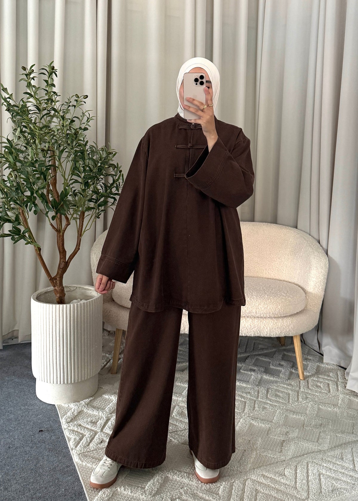 Full-length view of the Amaya Denim Set Coffee with relaxed top and wide-leg trousers
