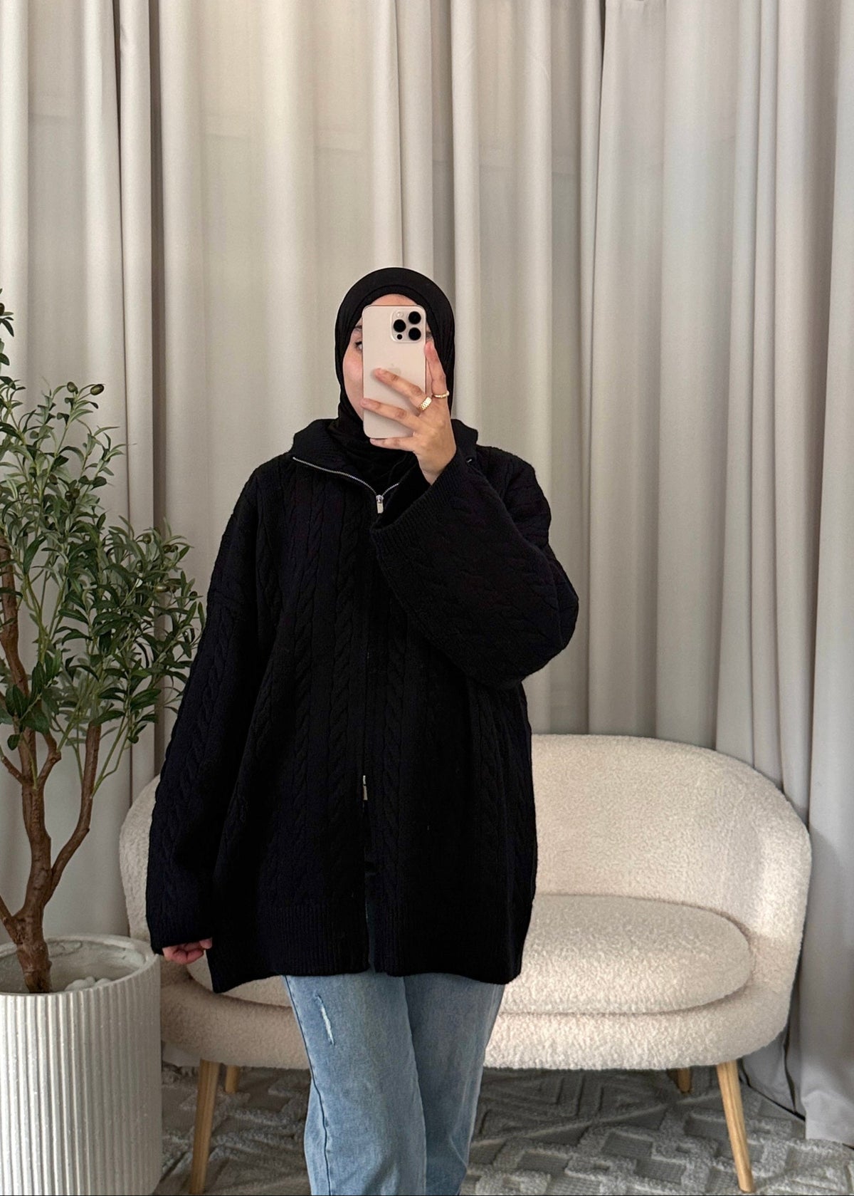 Rima Cable Zip Knit Black with oversized fit and two-way zip