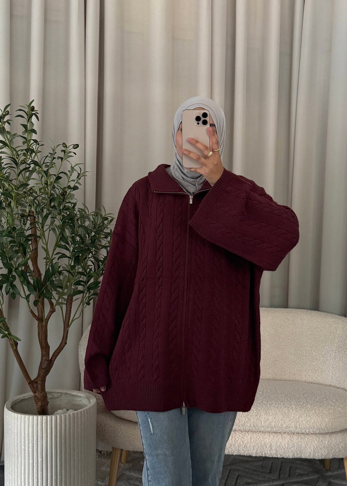 Rima Cable Zip Knit Burgundy with oversized fit and two-way zip