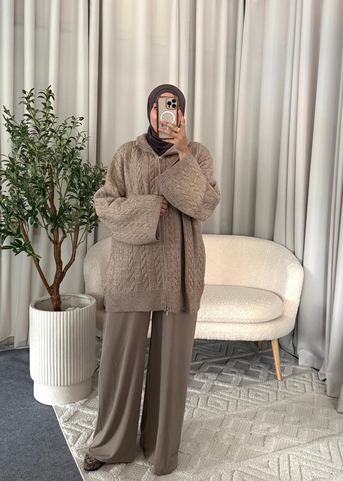 Rima Cable Zip Knit Taupe with oversized fit and two-way zip