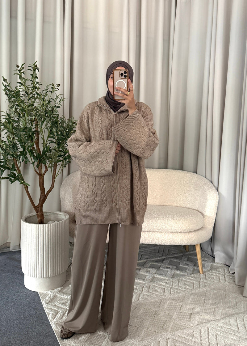 Rima Cable Zip Knit Taupe with oversized fit and two-way zip